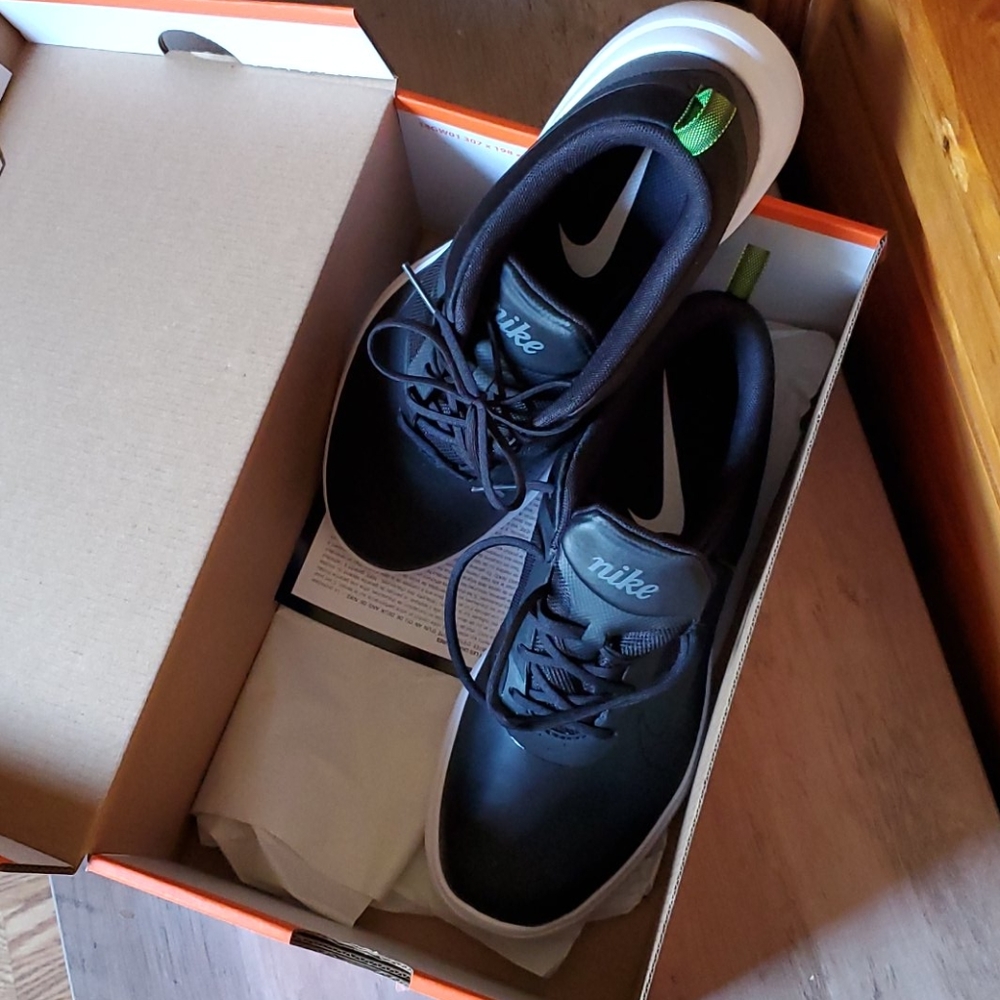 Nike Akamai Golf Shoes